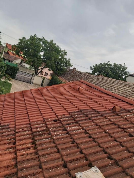 executam acoperișuri