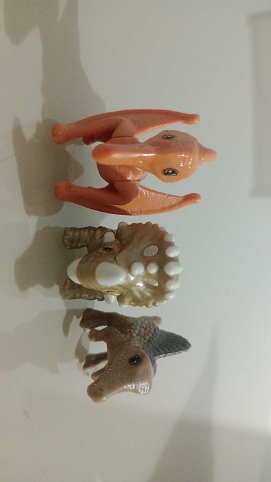 Colecție dinozauri natoons kinder 2025-2026 15 bucăți din 16