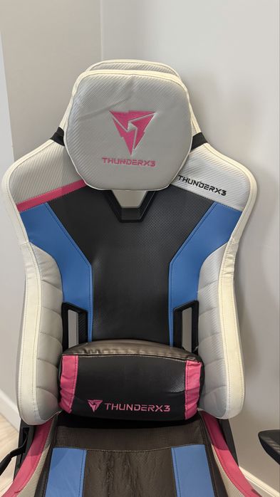 Продам игровое кресло ThunderX3