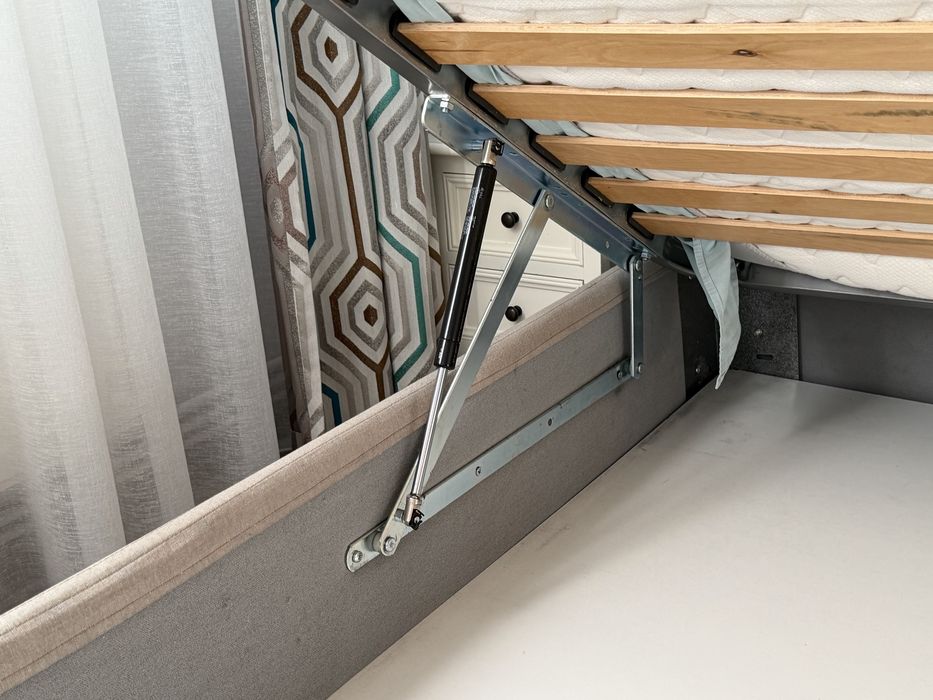 Vand pat matrimonial in perfecta stare ,dimensini 160x200