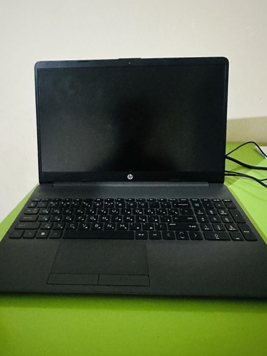 Noutbook HP Ryzen 5 sotiladi Ofisga ideal