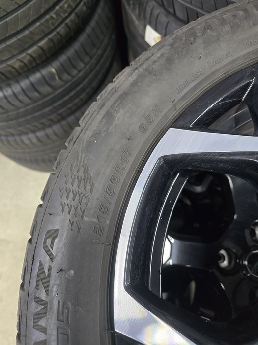 4 Броя 215/50/17 Bridgestone 2x6,6mm 2x5mm 22dot