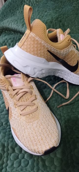 Кроссовки NIKE 35 размер оригинал новые