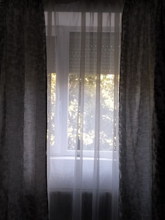 Draperii gri cu frunze deosebite bonus o perdea voal alb