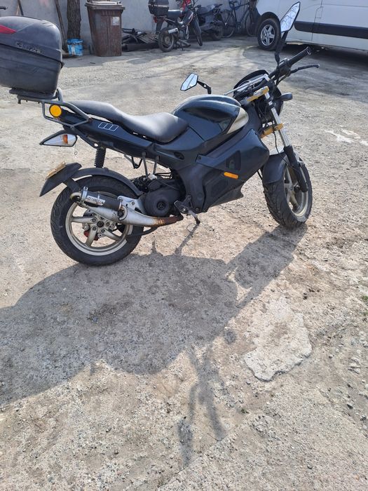 Vand 3 scutere 600 euro negociabil.