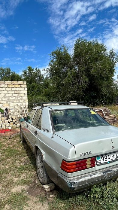 Продаётся машина Мерседес 190