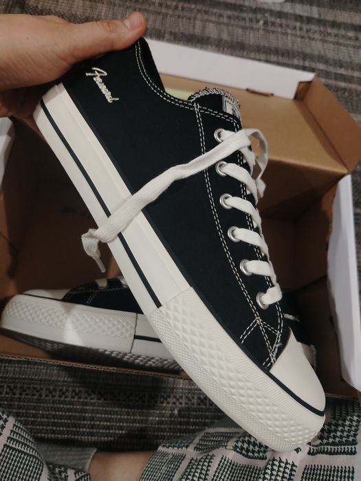 Продам новые кеды.