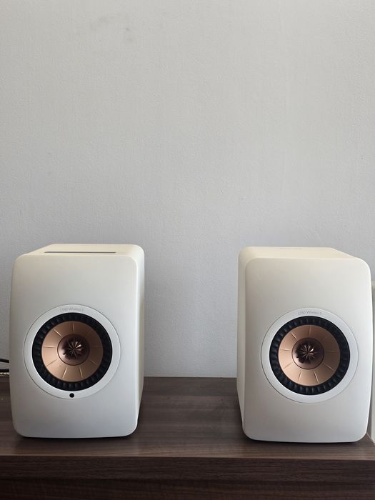 Vand boxe Kef LS50 II (standuri cadou) pachet audio top