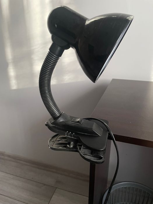 Лампа с щипка много практична и удобна