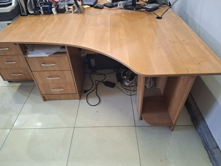 Стол офисный, тумбовый