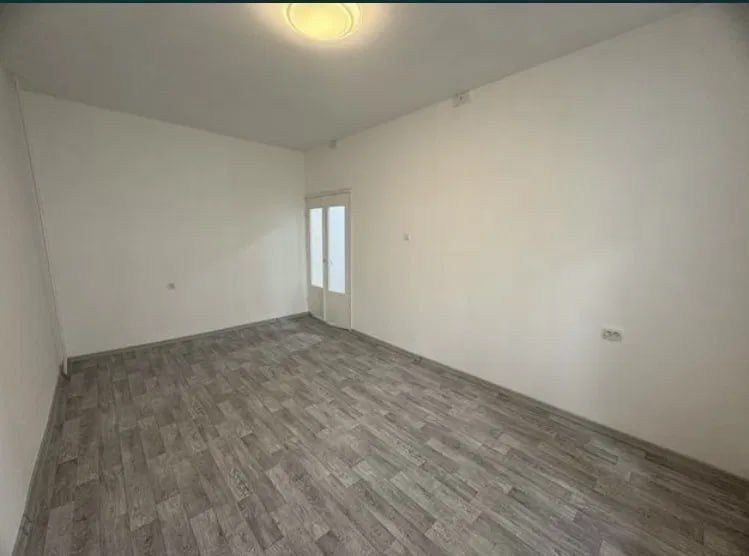 1 xonali kvartira sotiladi