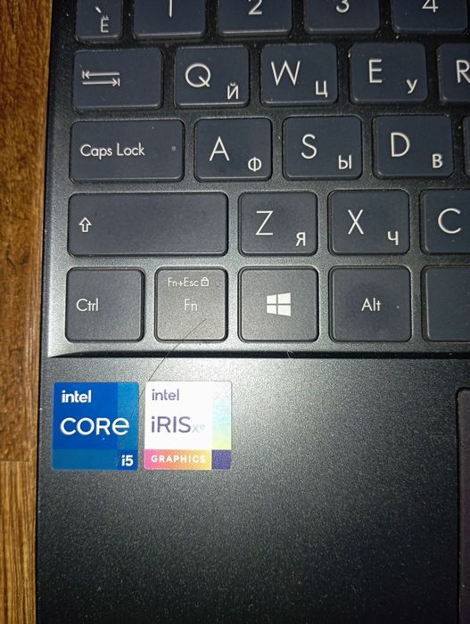 ASUS i5 noutbuk holati yaxshi