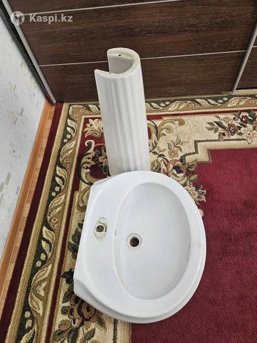 Продается умывальник тюльпан