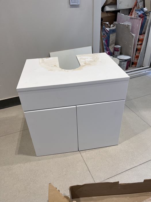 Продается раковина с тумбой и смесителей Grohe