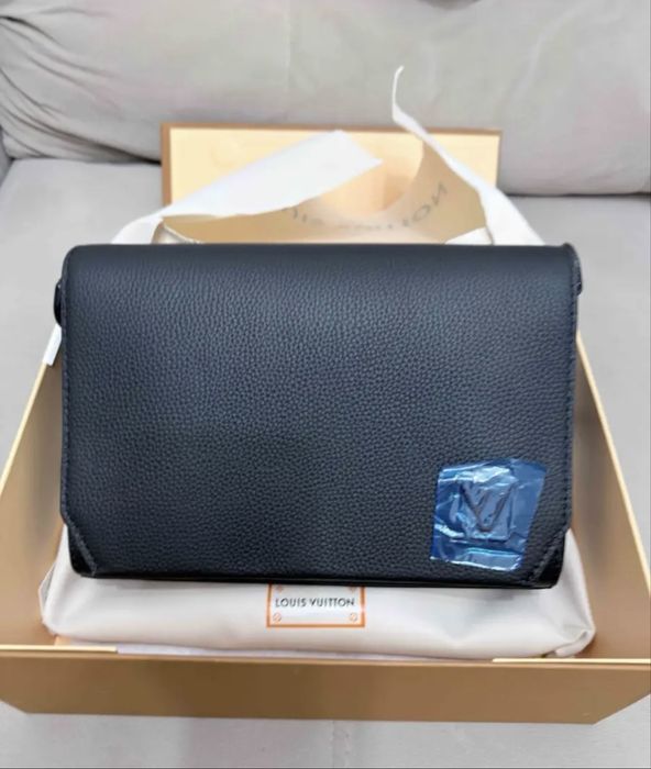 Продам мужскую сумку LV