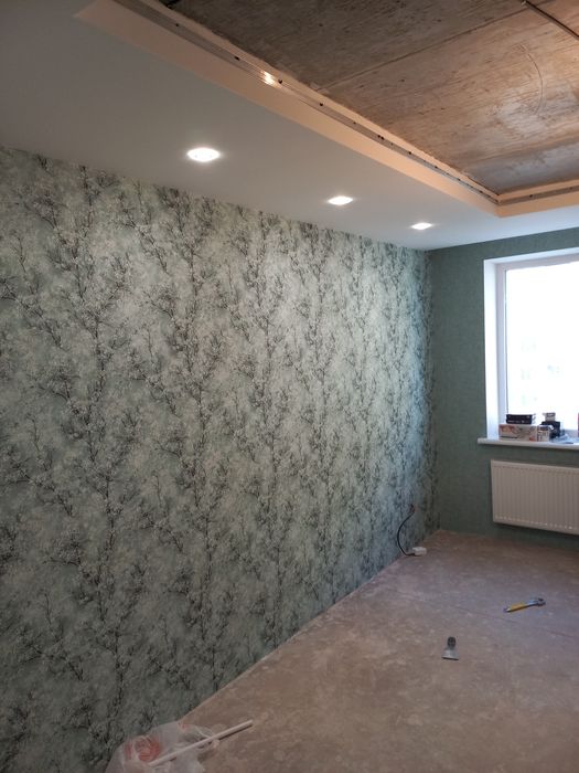 Поклейка обоев любой сложности.