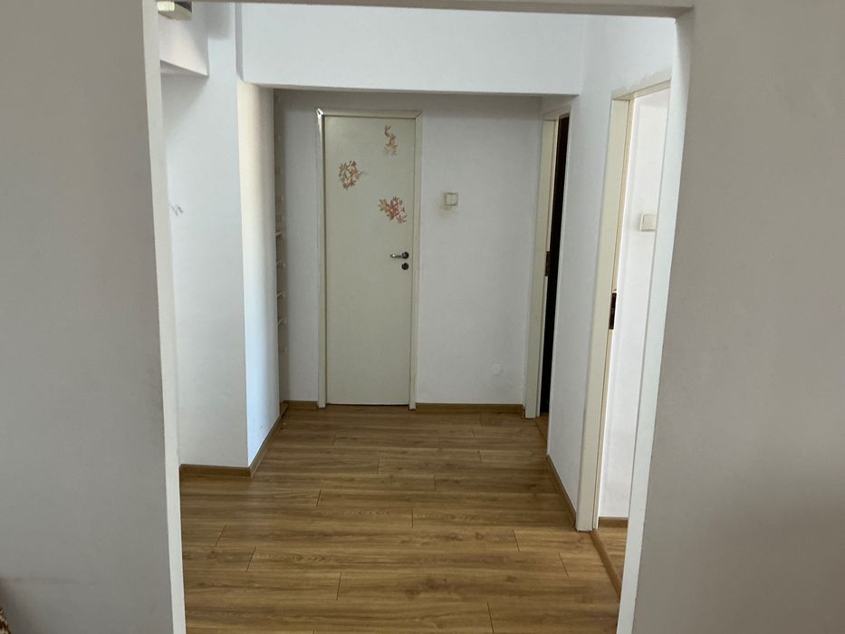 Inchiriez apartament cu 3 camere, decomandat mobilat si utilat, pe Traian, privat