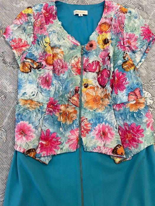 Женское платье. Ayollar ko'ylagi, sifati yaxshi.