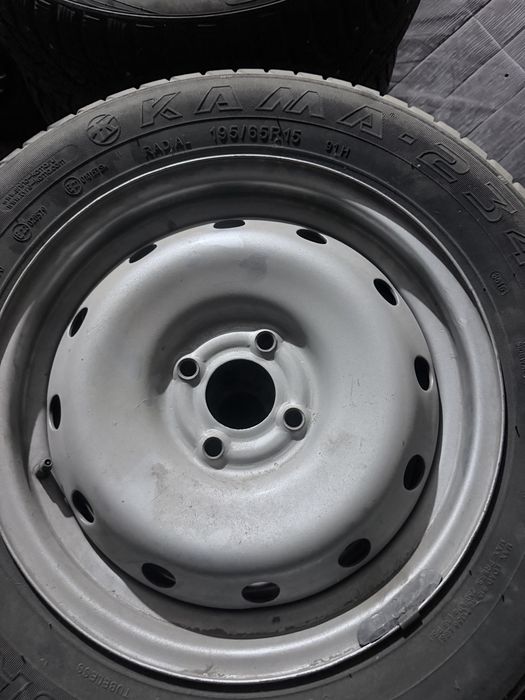 Продается балоны вместе с диской в хорошем состояние 195/65/r15