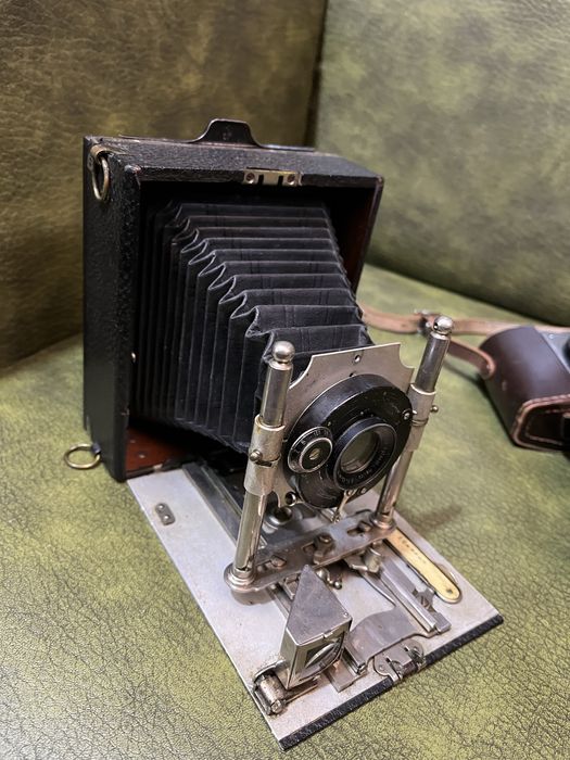 Aparat foto cu burduf din anii 20 cu adaptor Rollex