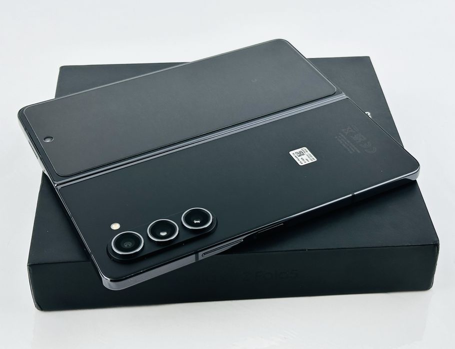 Samsung Galaxy Z Fold 5 5G 256GB 12RAM Black Перфектен! Гаранция!