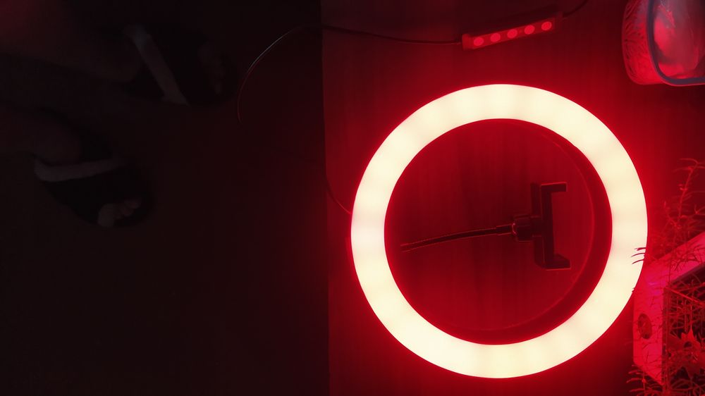 Продам кольцевую лампу.