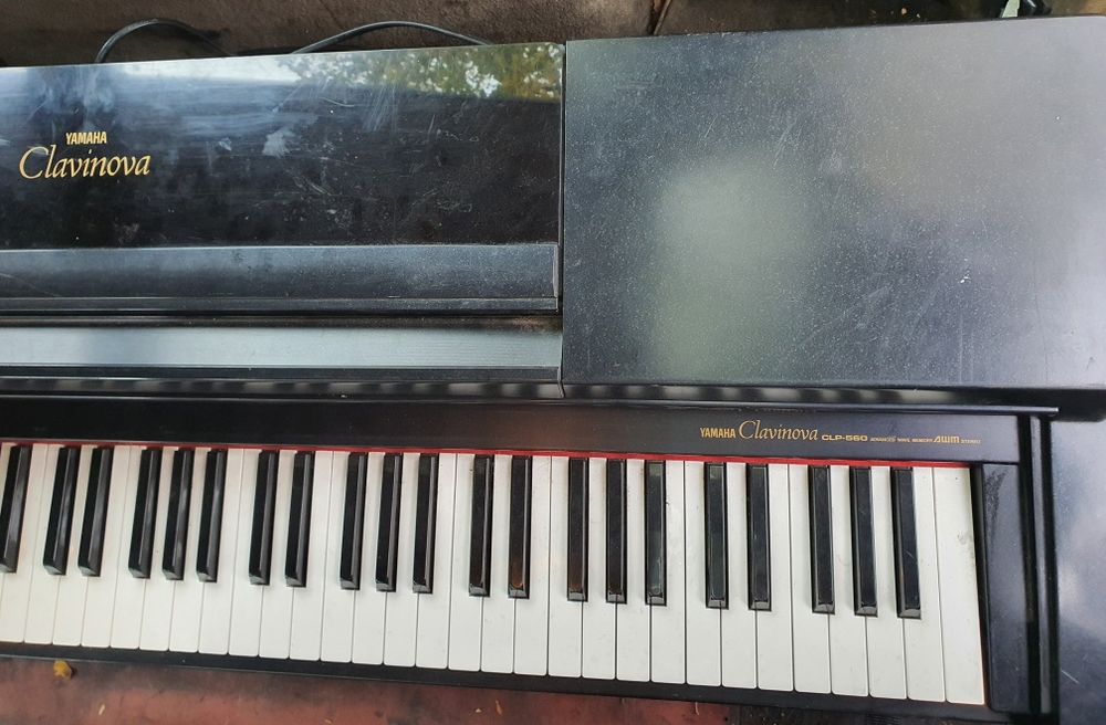 Pian electronic Yamaha cu 8 octave, scula de calitate