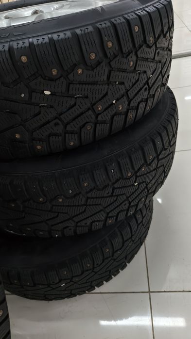 Продам зимние шины Пирелли 215/65/16