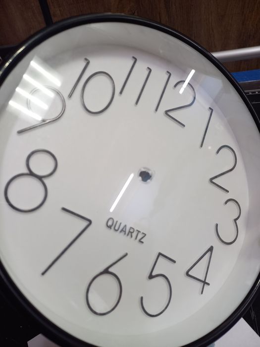 Продаётся часы без стрелки новый