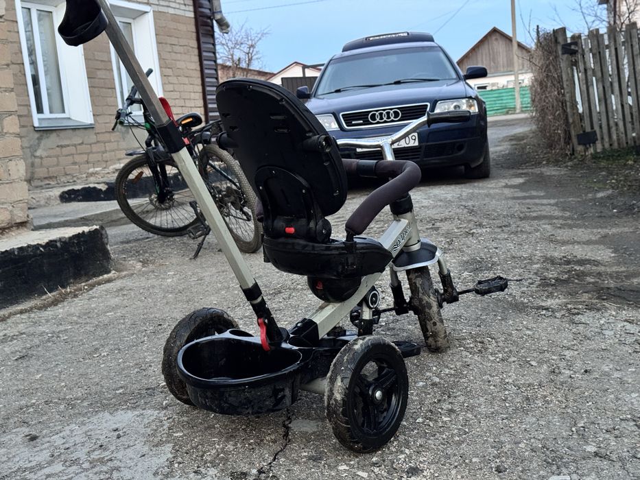 Трехколесный велосипед