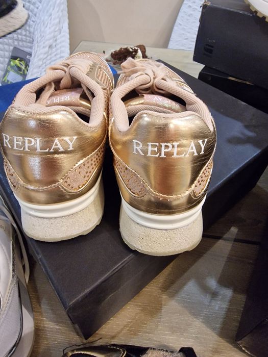 Продавам Дамски Спортни Обувки