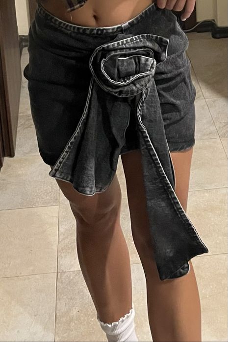 Дънкова пола с роза на български извествен бранд