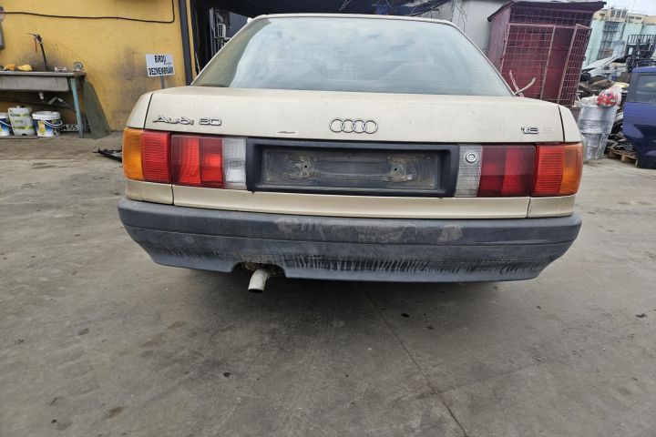 Bara fata Audi 80 1990 1.8 AT (90 hp)