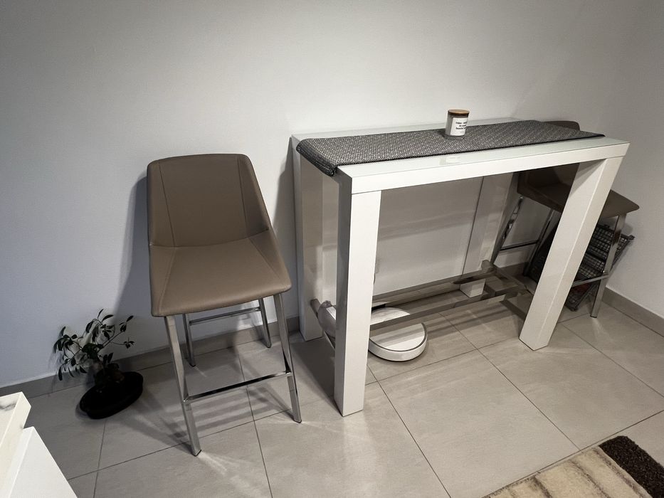 Vand masa si scaune la semiinaltime