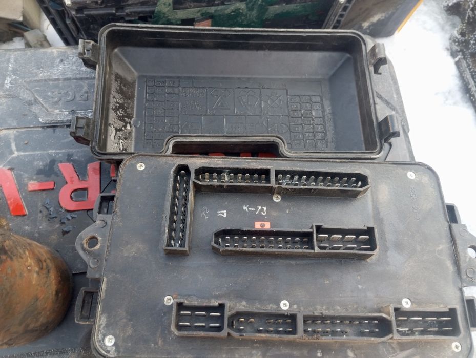 Продам блок предохранителей ваз  2199