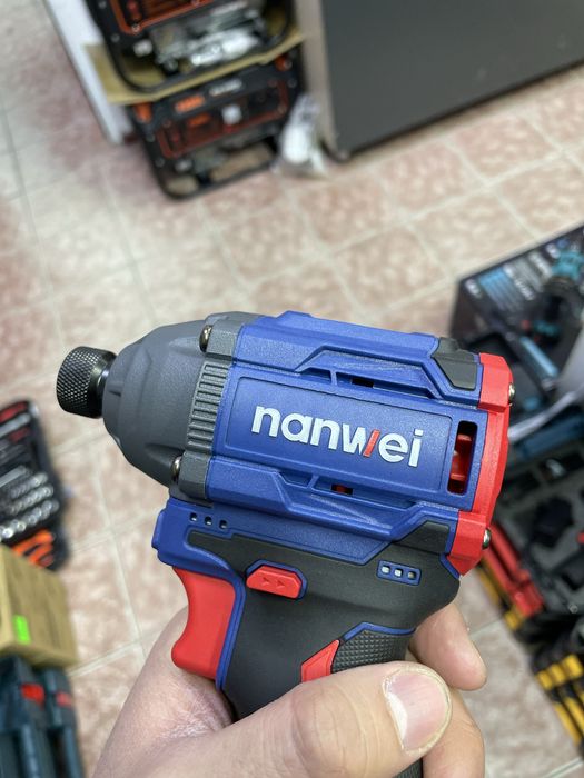 Винтоверт, шуруповерт ударный