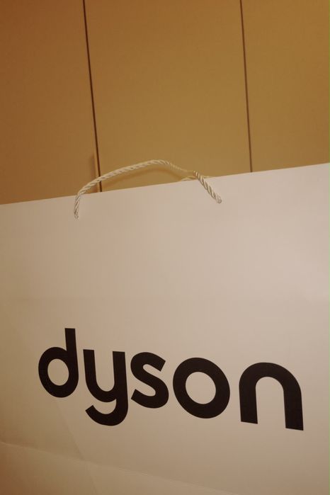 dyson airstrait & dyson airwrap