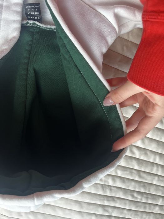 Бял суитшърт SHEIN