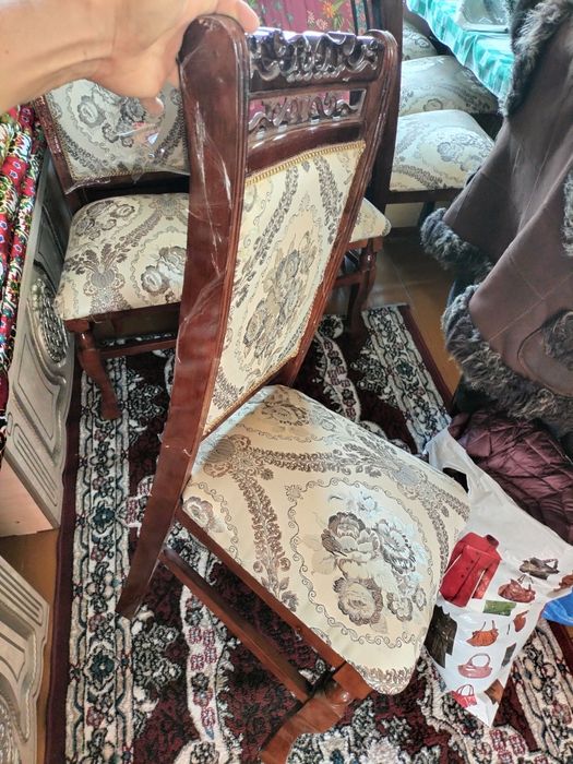 12 talik stol stul sotiladi yangi. Umuman ishlatilmagan