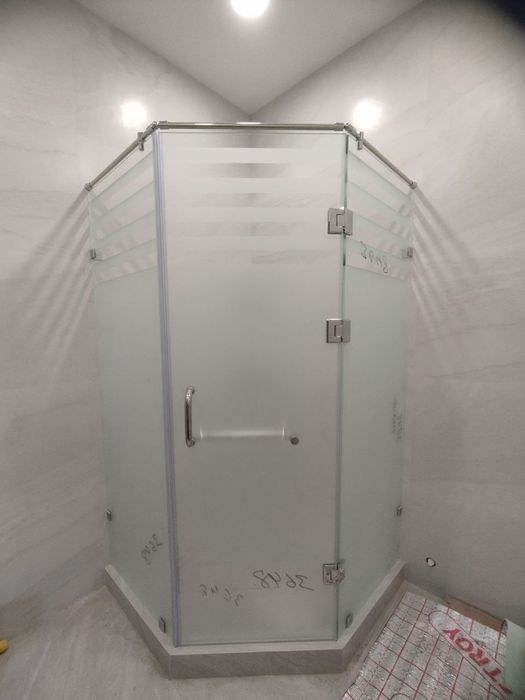 Стеклянные перегородки.  Душевые кабины. Dush kabina.