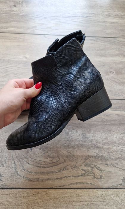 НОВА ЦЕНА Clarks Elvina дамски боти с нисък ток 37н естествена кожа