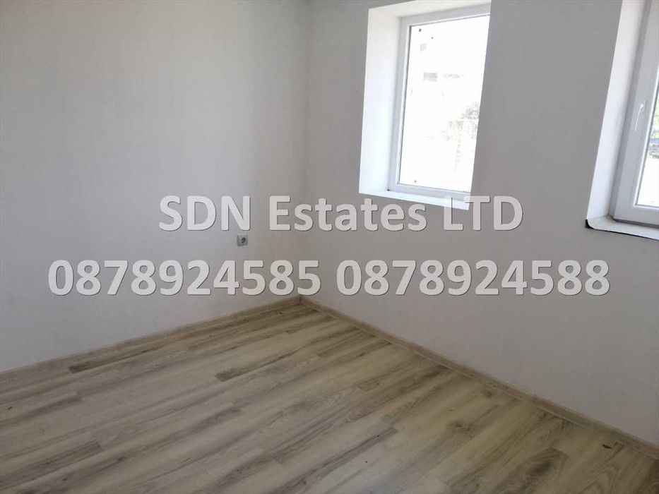 Продава се Къща в Казанлък - 250 кв.м за 714 €/кв.м - Снимка #2