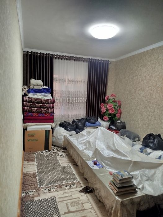 Срочна Чирчиг шахрида 3 хонали квартира сотилади 2 етаж 2 микрайон да