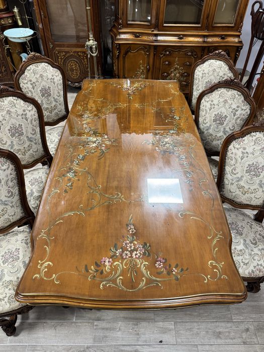 Sufragerie din lemn masiv cu sculpturi și picturi manuale!