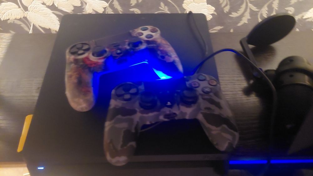 Продам пс 4 на  1 тб