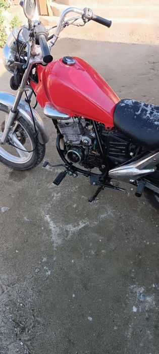 Vând sau dezmembrez Chopper Daelim 125 Cross