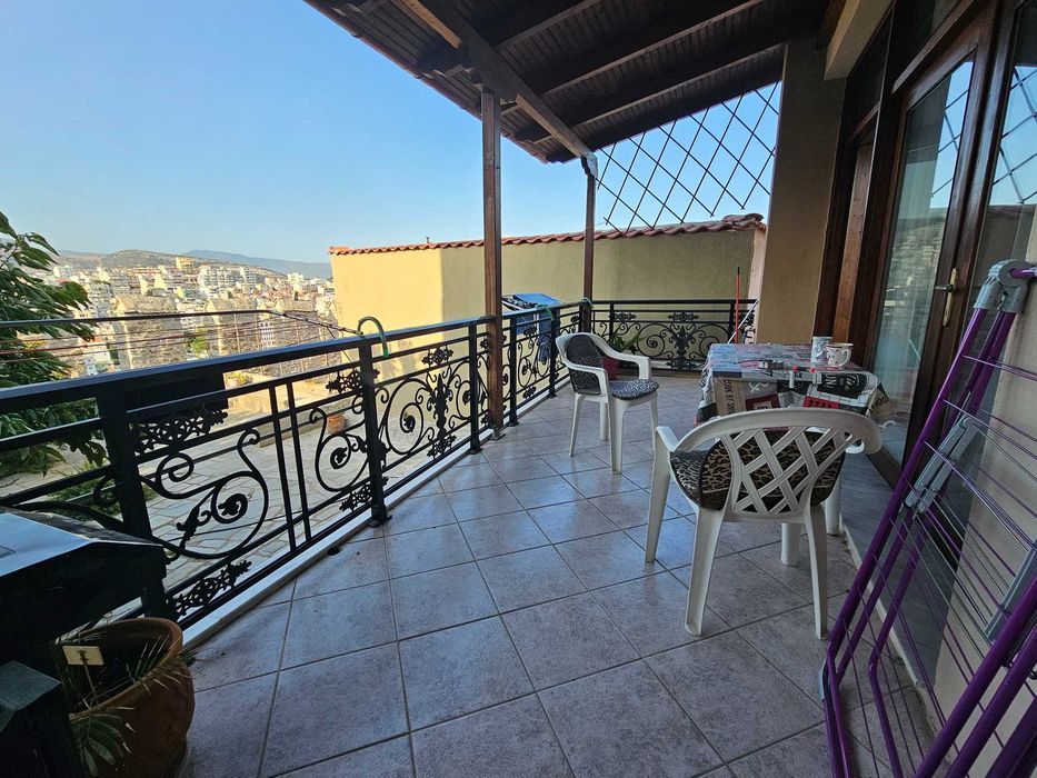 ПРОДАВА се самостоятелна къща 240кв.м в PANAGIA Кавала (код 8026)