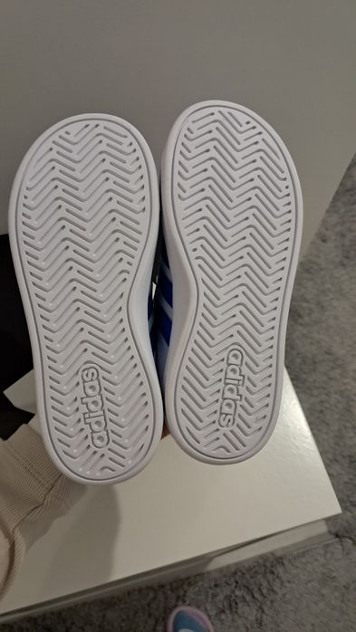 Чисто нови маратонки детски adidas