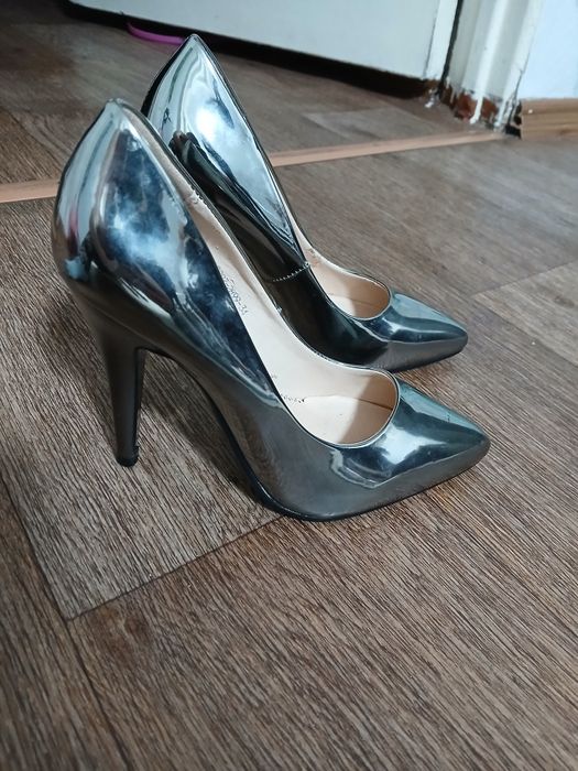 Продам туфли новые размер 36