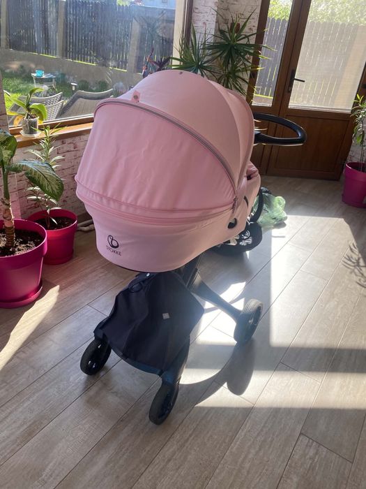 Cărucior roz Stokke 3 în 1 model V6